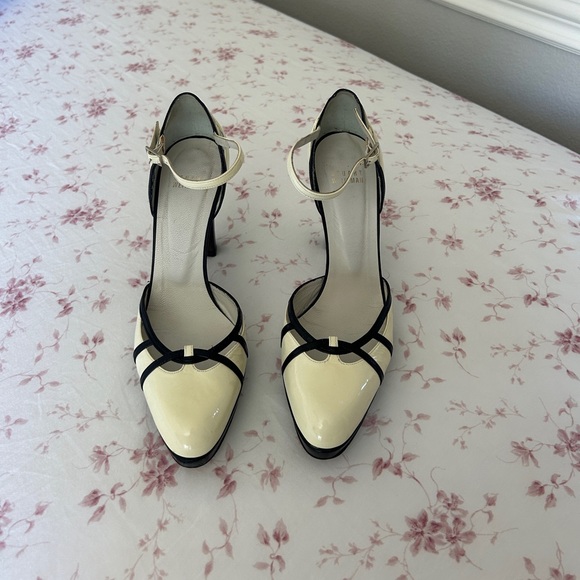 Vintage Designer Stuart Weitzman Ankle
Strap Patent Ivory Pumps - Picture 3 of 6